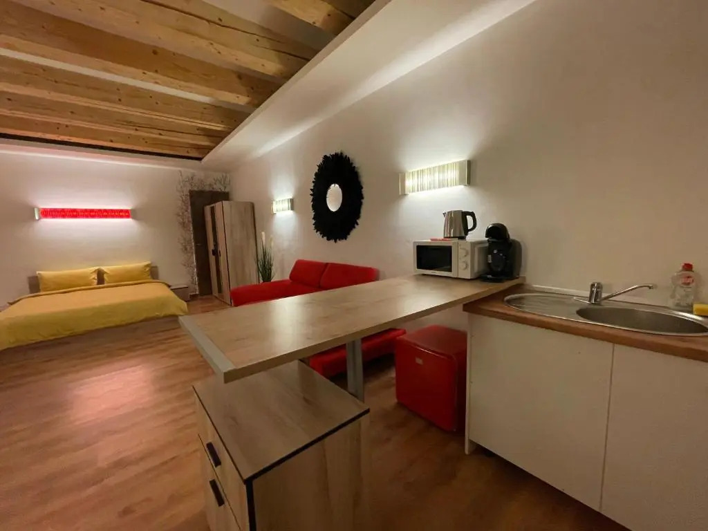 NEW Workspace Studio Savoya9 Self Check in Old City Center