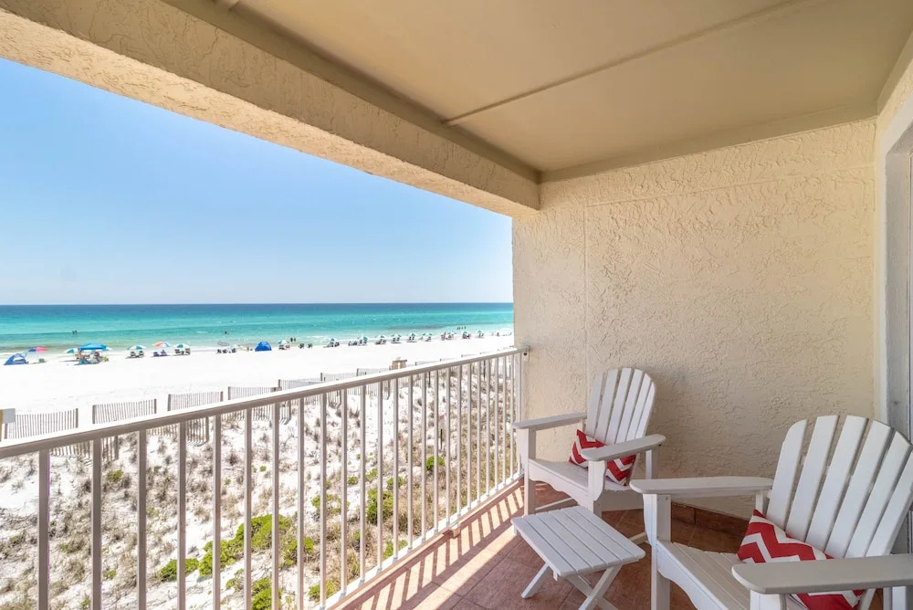 Eastern Shores - 206 1 Bedroom Condo by RedAwning