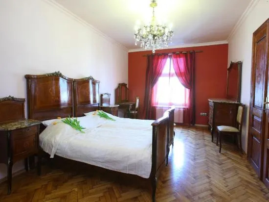 Decameron Apartments