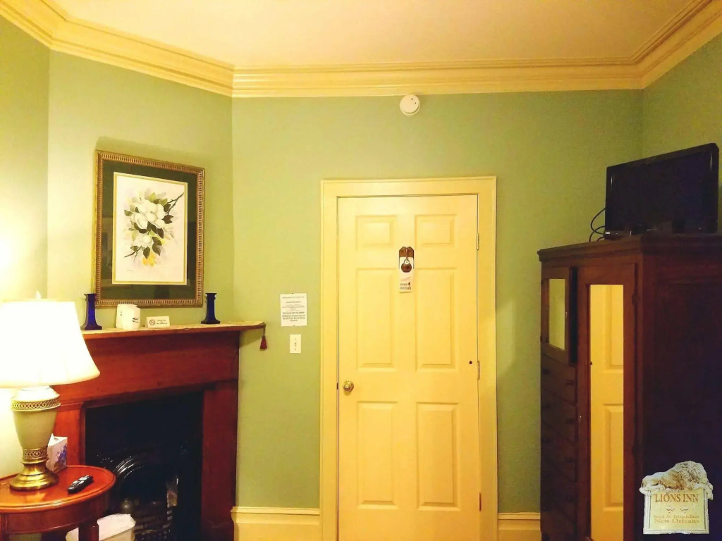 Lion's Inn Bed and Breakfast