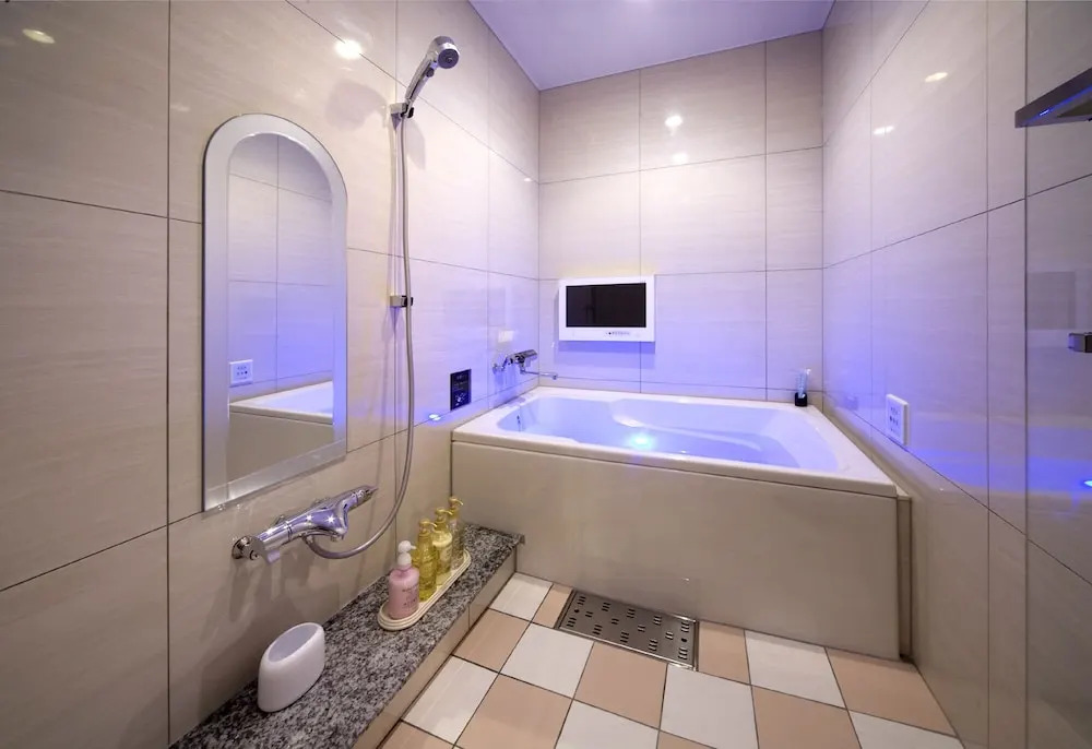 JEWEL HOTEL LUXURY MODERN