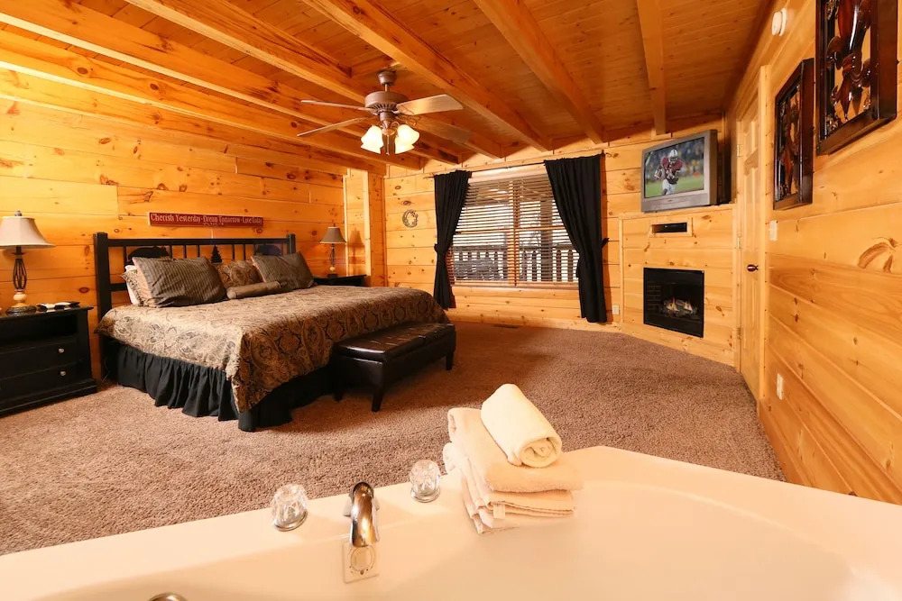 Sweet Surrender 1 Br cabin by RedAwning
