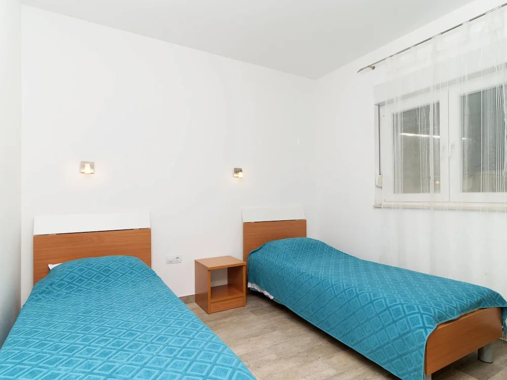 Spacious Apartment in Zecevo Rogoznicko With Terrace