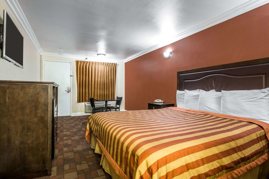 Pico Rivera Inn and Suites