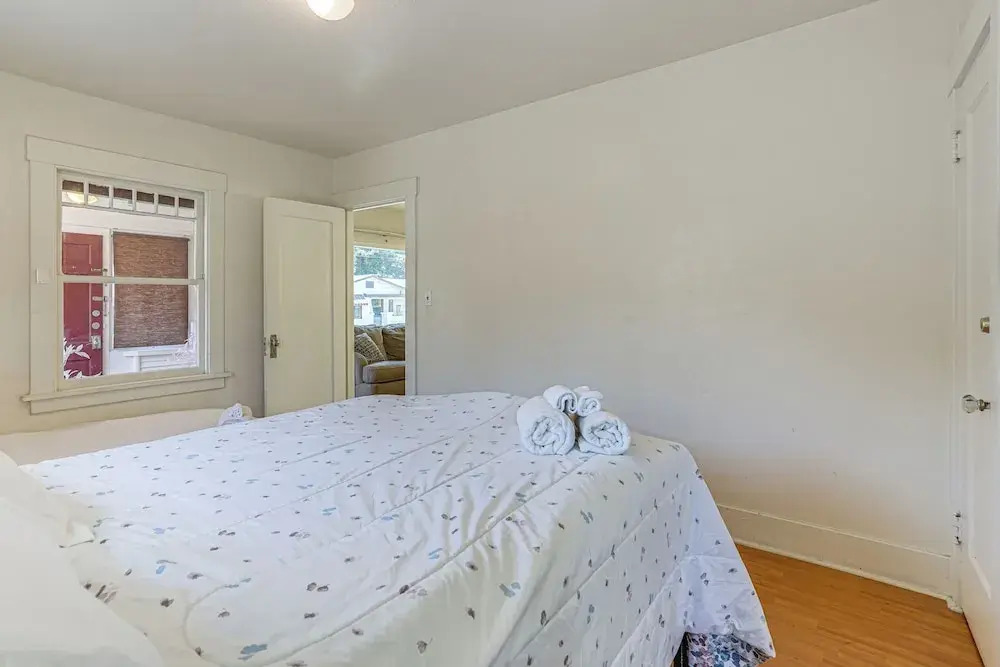 Walkable East Bay Home - 2 Mi to Bart Station