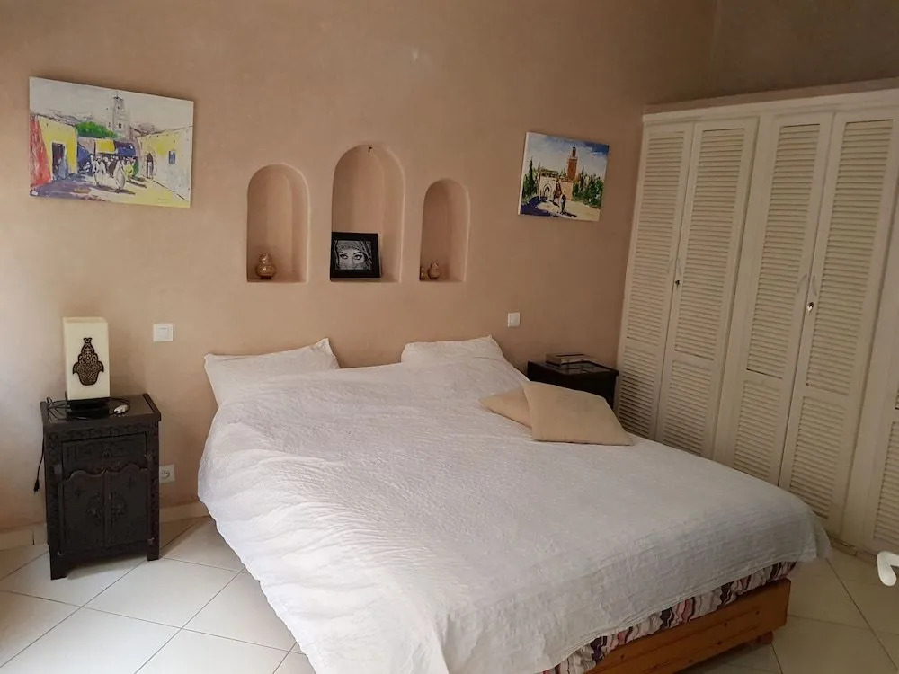 Europa mirlef t aventur Guest House