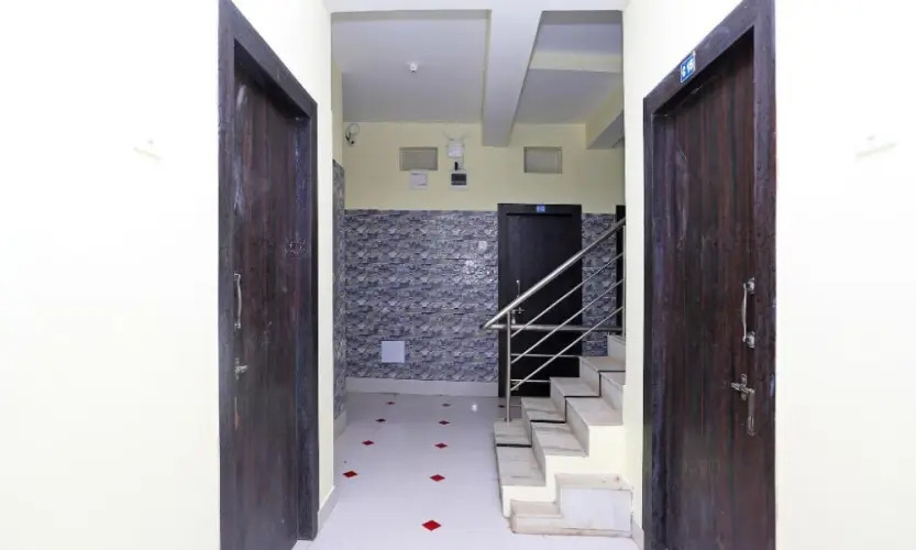 Goroomgo Shree Bhumi puri
