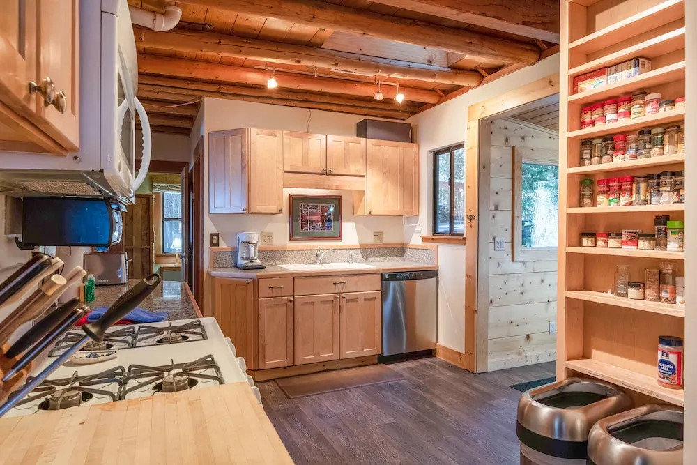 dun Lookin - 4br W/ Hot Tub & Pier, Large Yard 4 Bedroom Cabin
