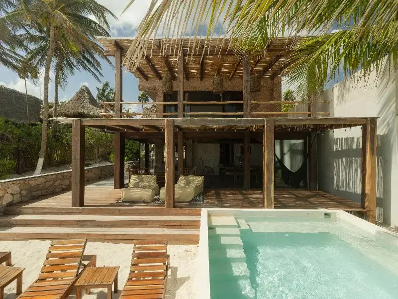 Casa Aakbal - Luxury Beach Front Villa