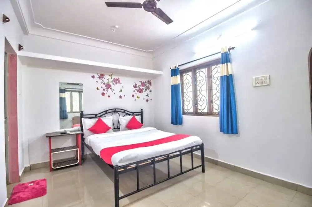 OYO Premium Calangute Holiday Street