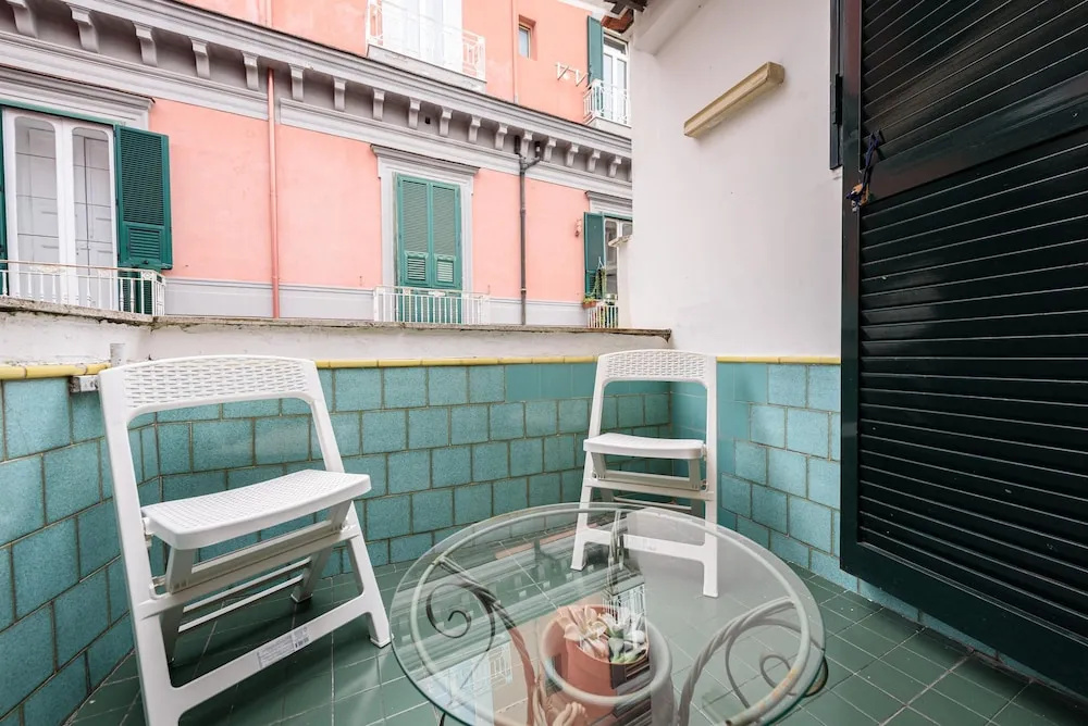 Via Avvocata 25 in Napoli