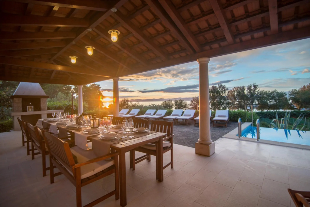 Gumonca in Supetar with 6 bedrooms and 5 bathrooms