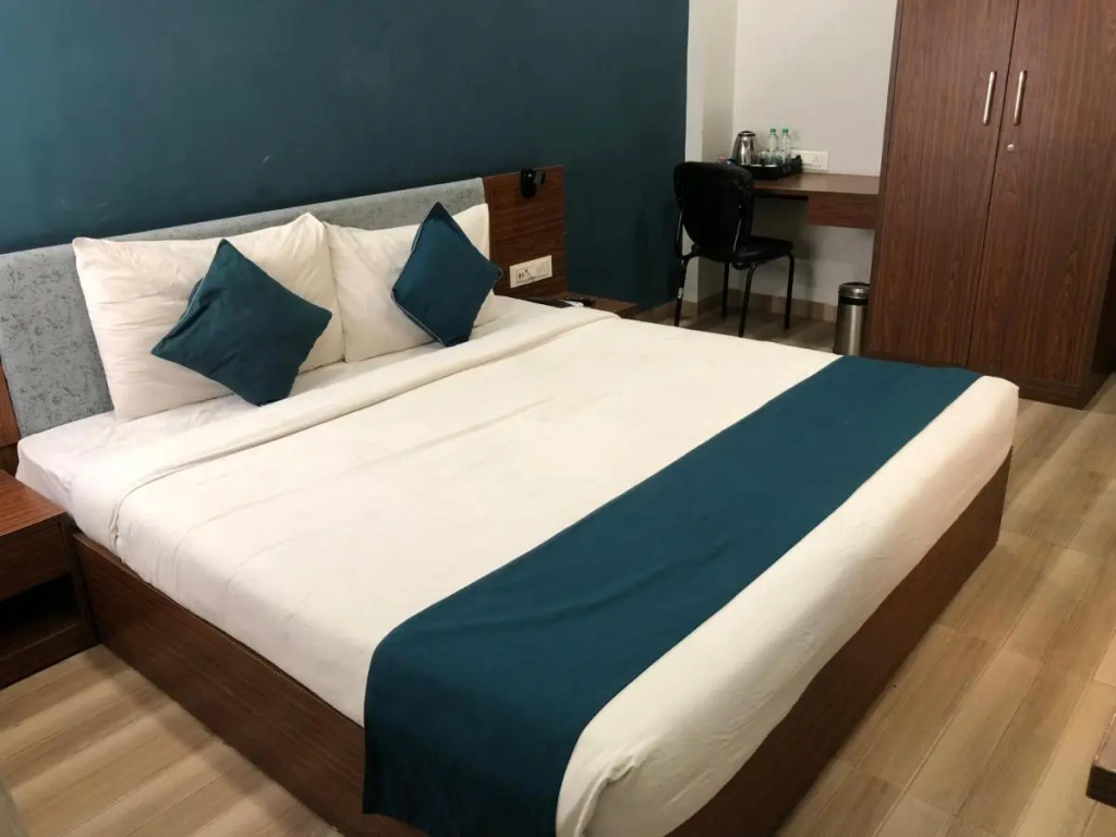 Hotel Ballfin Indore