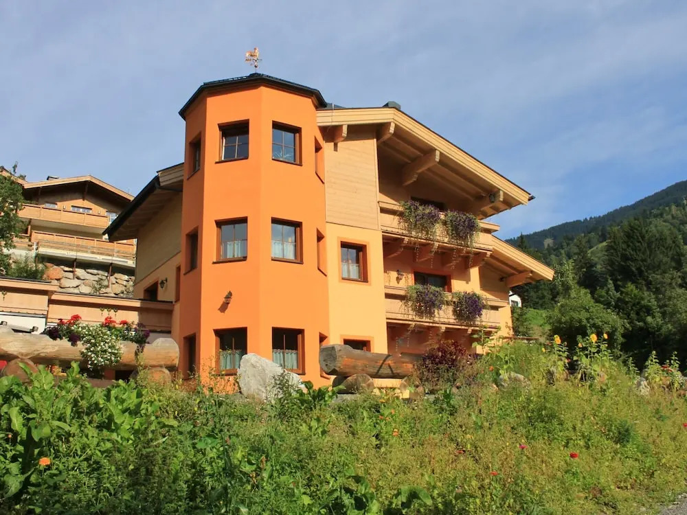 Luxurious Holiday Home in Saalbach-Hinterglemm with Sauna