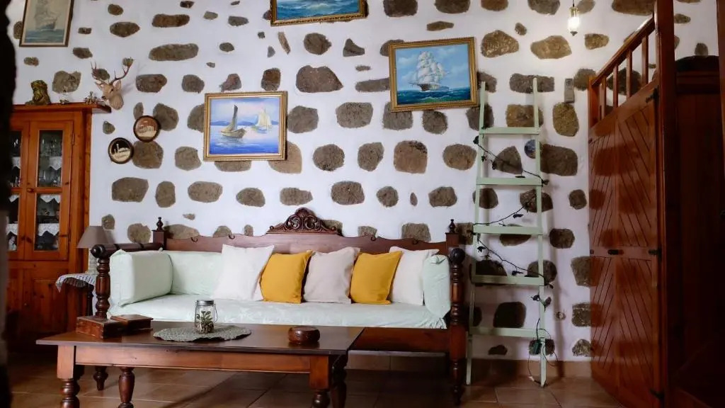 Vintage White House Patmos