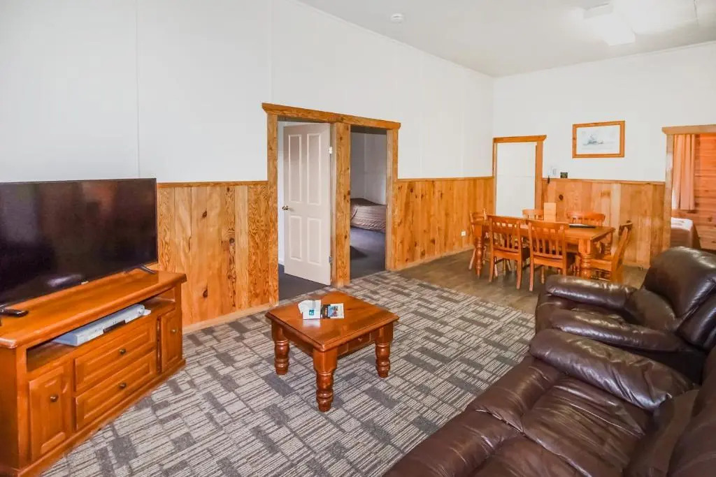 Black Gold Motel