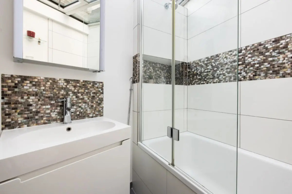 The Stepney Star - Bright & Modern 2BDR with Terrace