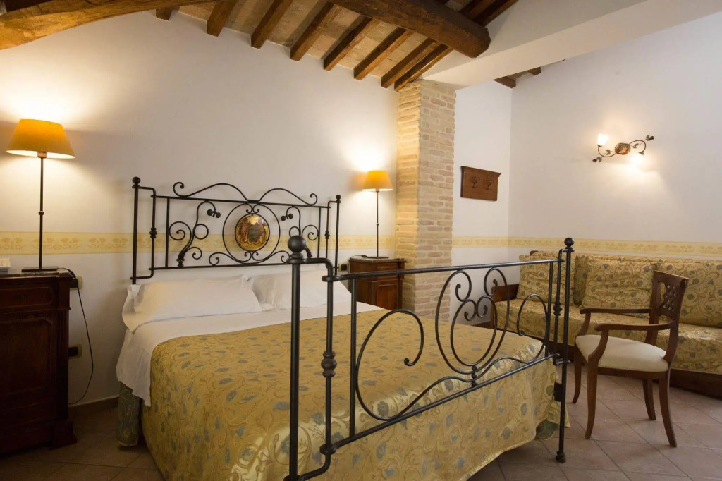Palazzo Brunamonti Boutique Hotel