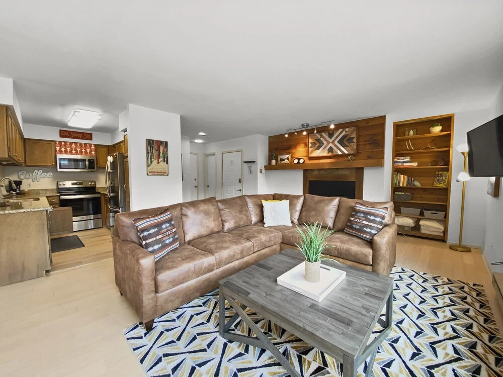 Ski Hill 40 2 Bedroom Condo by RedAwning