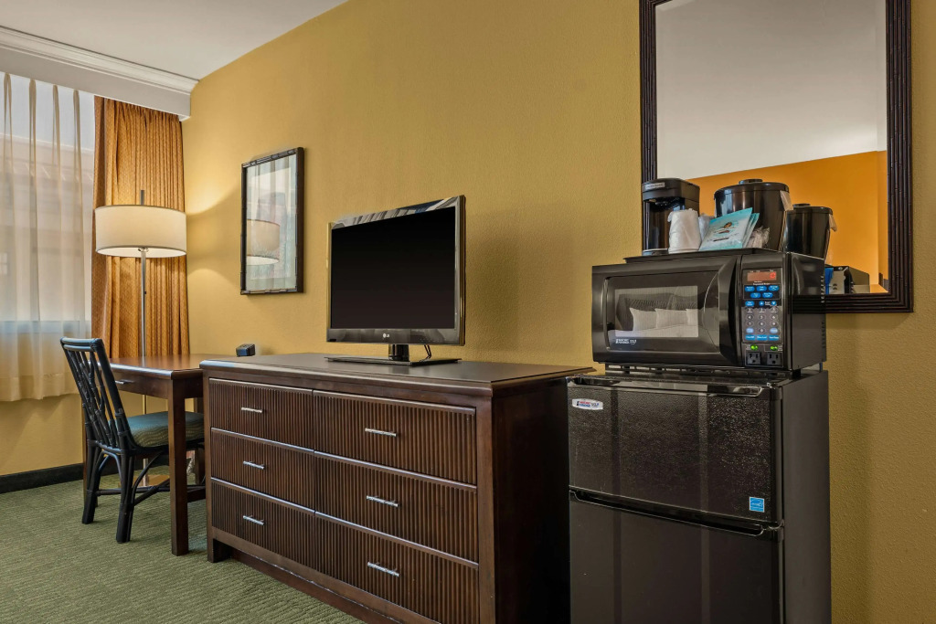 Airport Honolulu Hotel, Trademark Collection by Wyndham