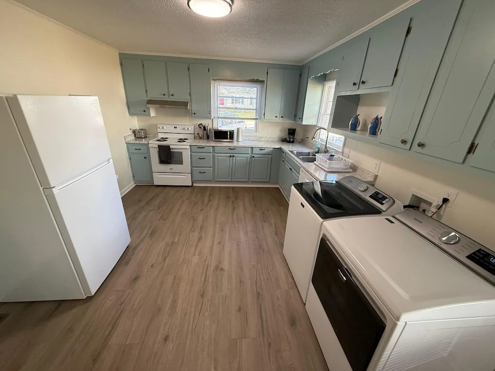 Newly Renovated 3 Bedroom House in Lakewood