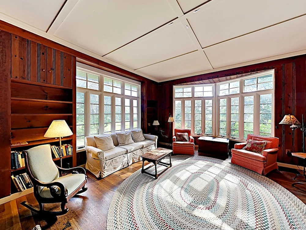 Cape Cod  On The Bay 3 Bedroom Home