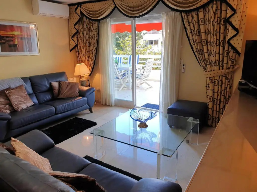 Spacious 3 Bedroom 2nd Line Beach Apartment Marbella Center