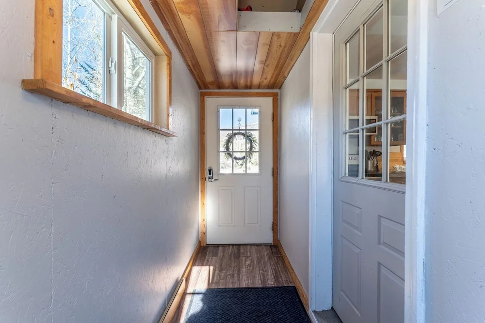 345 Rainbow Ct