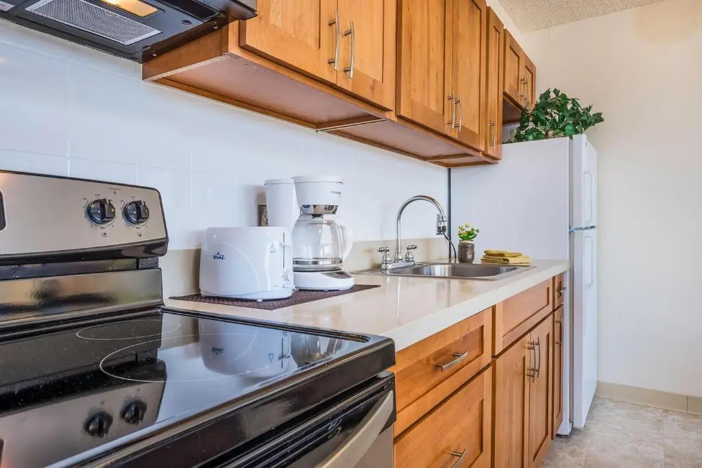 Waikiki Banyan 3411 Ocean View Free Parking
