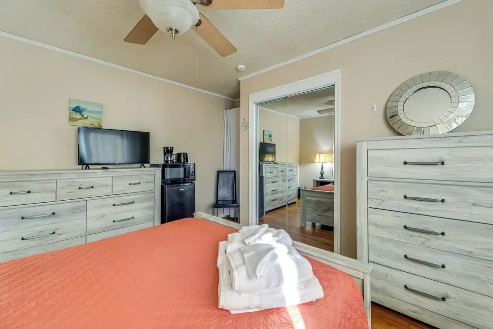 7 Mi to Neuse River! Family Home w/ Poolside Oasis