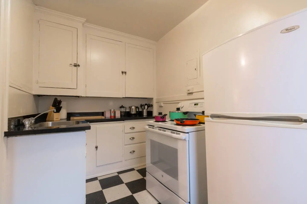Condo in Historic Building - Long Term Stays Welcome!