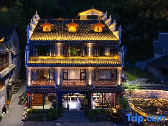 Shuixiu Hotel (Mist Bridge, Phoenix Ancient Town Scenic Area)