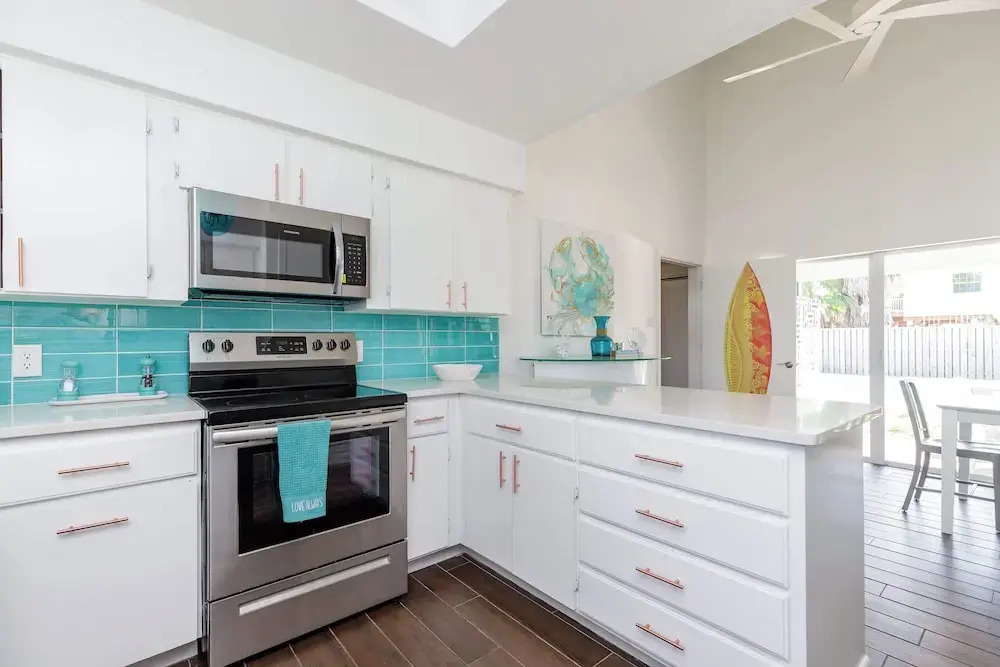 Stylish 3 Bedroom Pool Pets Sleeps 10