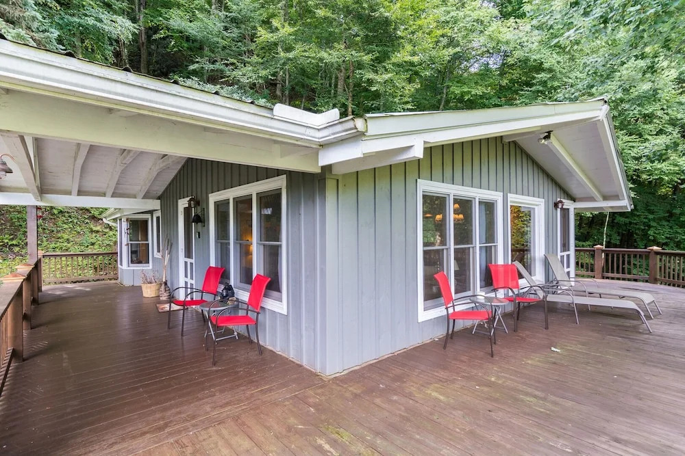 Treehouse Falls - 2 Br Home