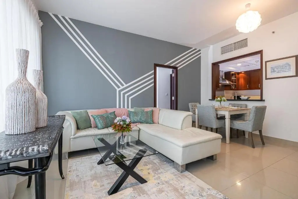 Charming 1BR w Burj Khalifa view