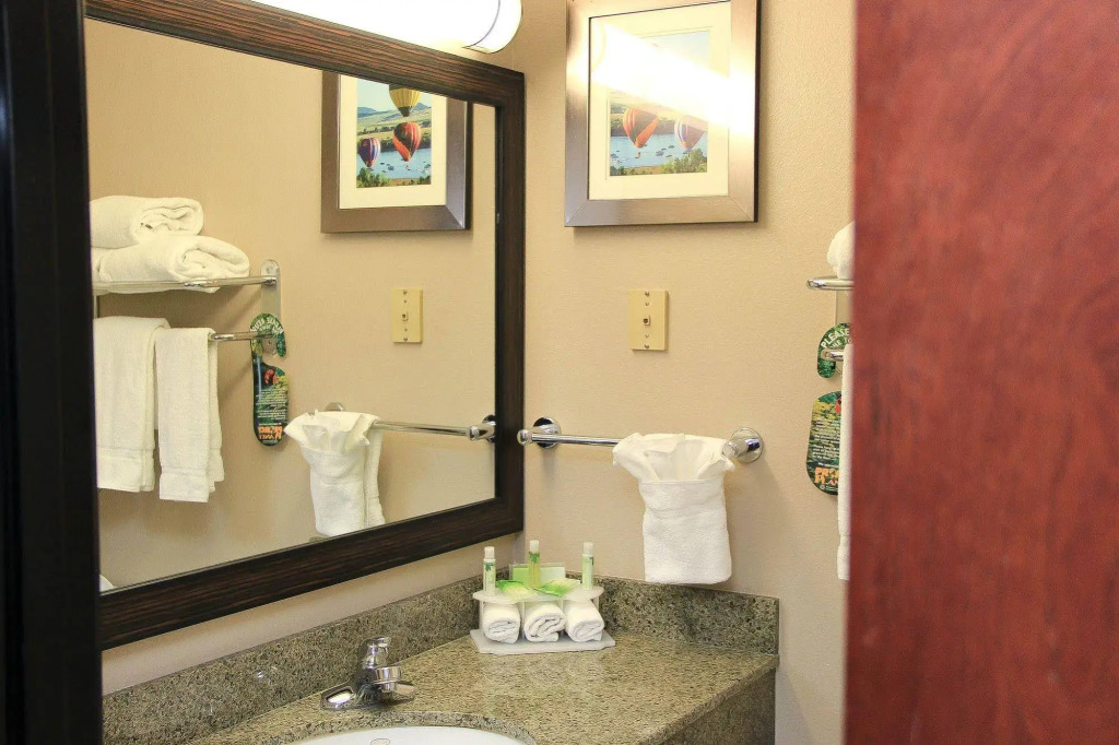 Holiday Inn Express & Suites Colorado Springs-Airport by IHG