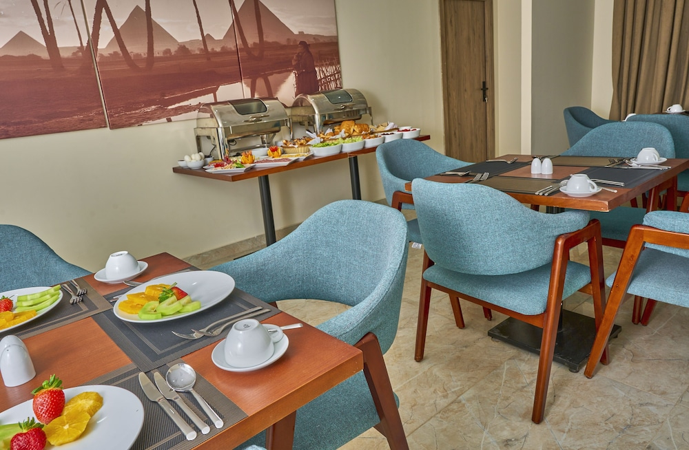 Laviana Pyramids Inn