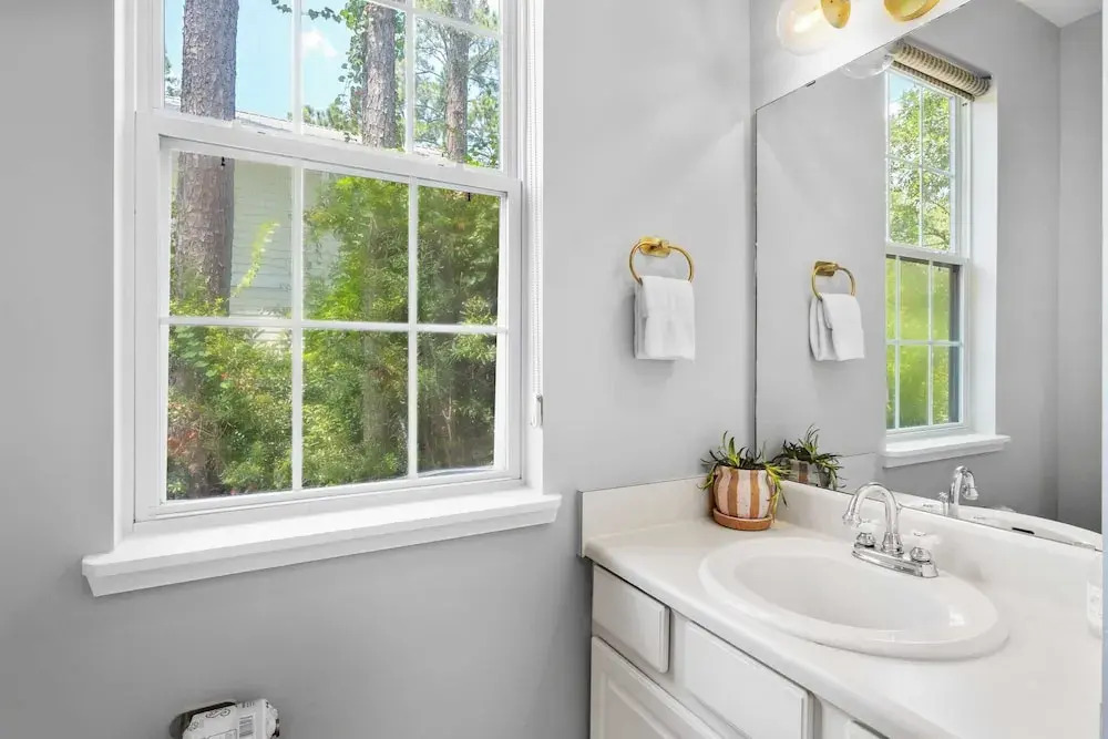 Bayou Bungalow by Avantstay Walk to Boat Ramp & Bay Private Yard