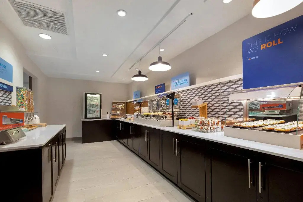 Holiday Inn Express & Suites - Kansas City KU Medical Center by IHG