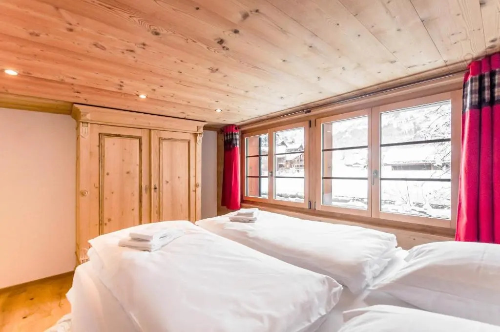 Chic Alpine Apartment for 5 - Perfect for skiers