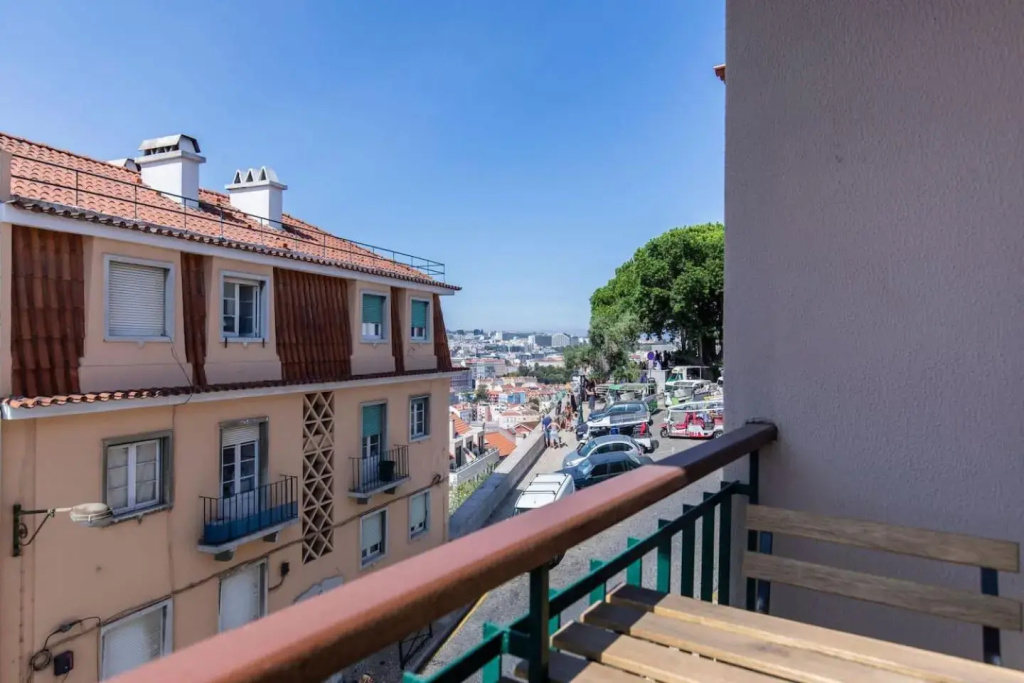 Lovelystay - Sunshine Residence in the Heart of Graça