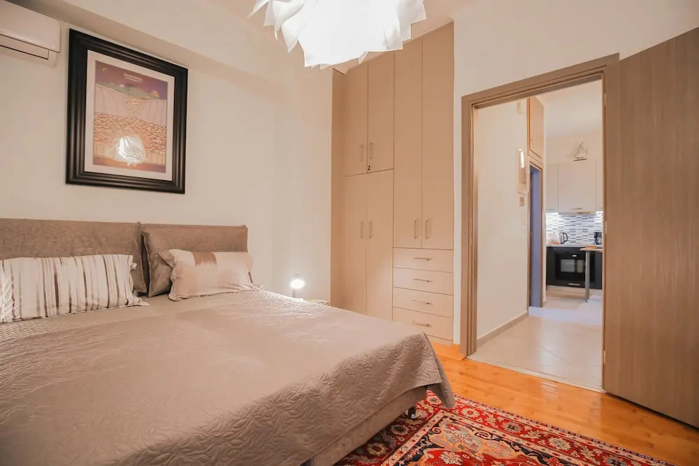 LIV - Cozy Urban Apartment in Pagrati