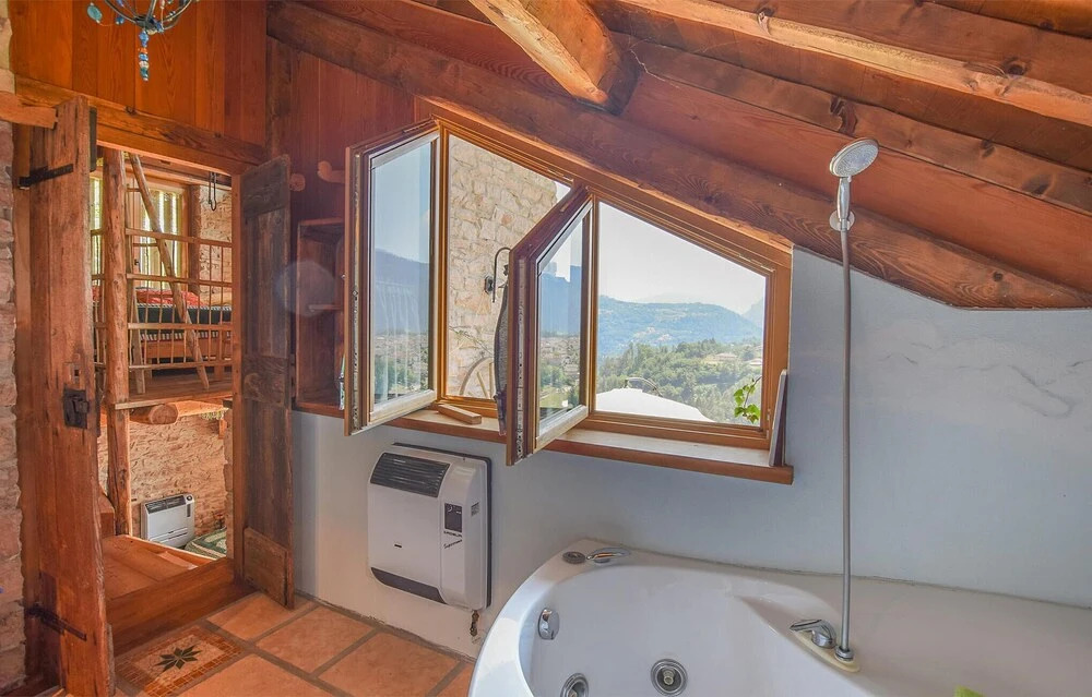 Amazing Home In Lamon With Wifi