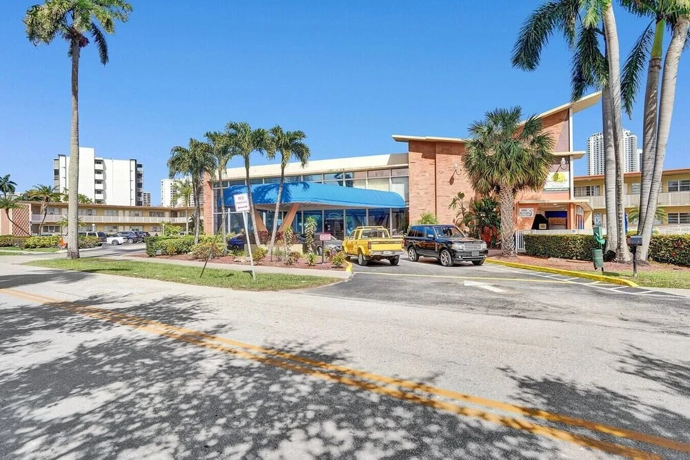 Hallandale Beach Vacation Home Pool Beach