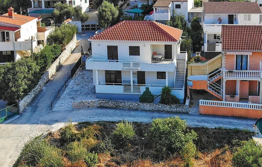 Nice Home in Slatine With Wifi and 5 Bedrooms