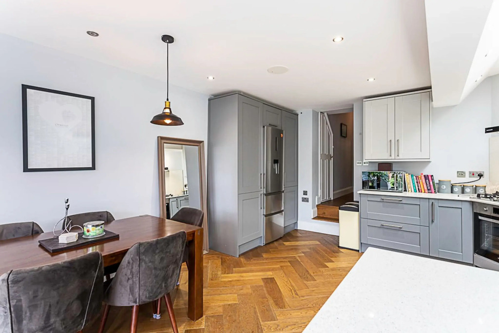 Modern and Spacious Colliers Wood Home