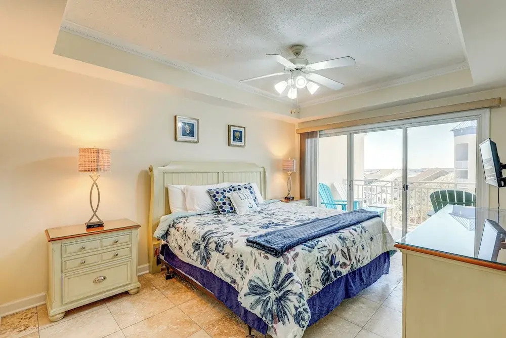 Steps to Boardwalk! 4th-floor Ocean City Beach Gem