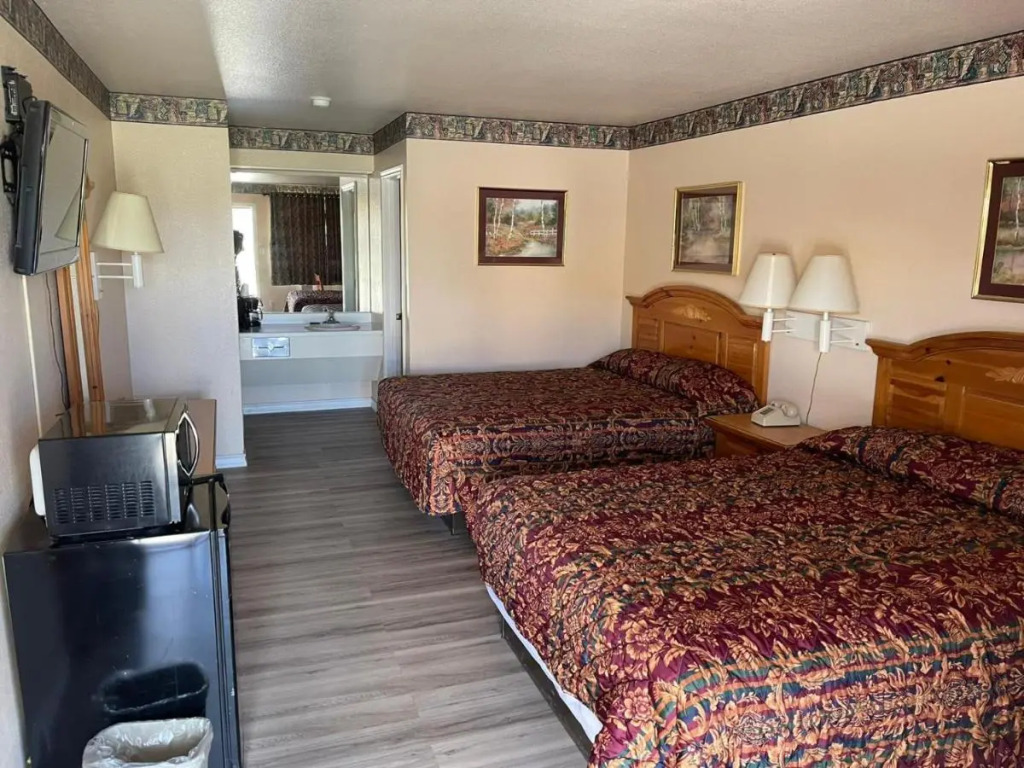 Lakeside Inn & Suites