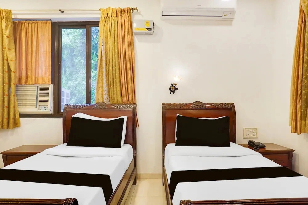 Super Townhouse Oak Prabhat Road