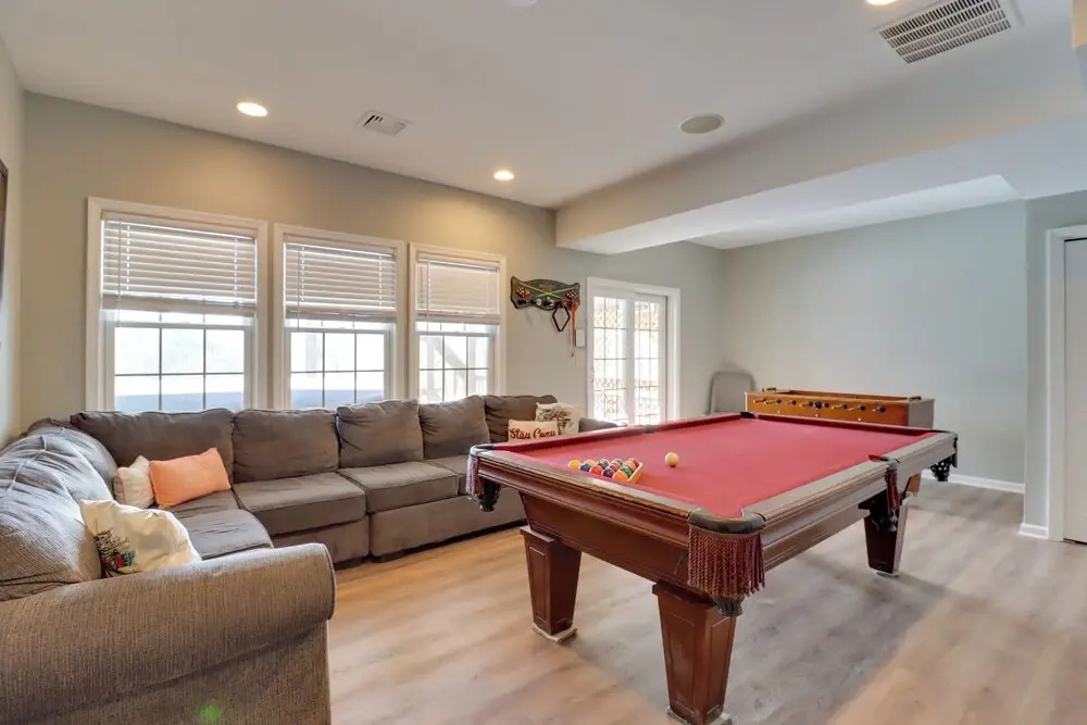 Hot Tub & Community Perks: Big Boulder Lake Escape
